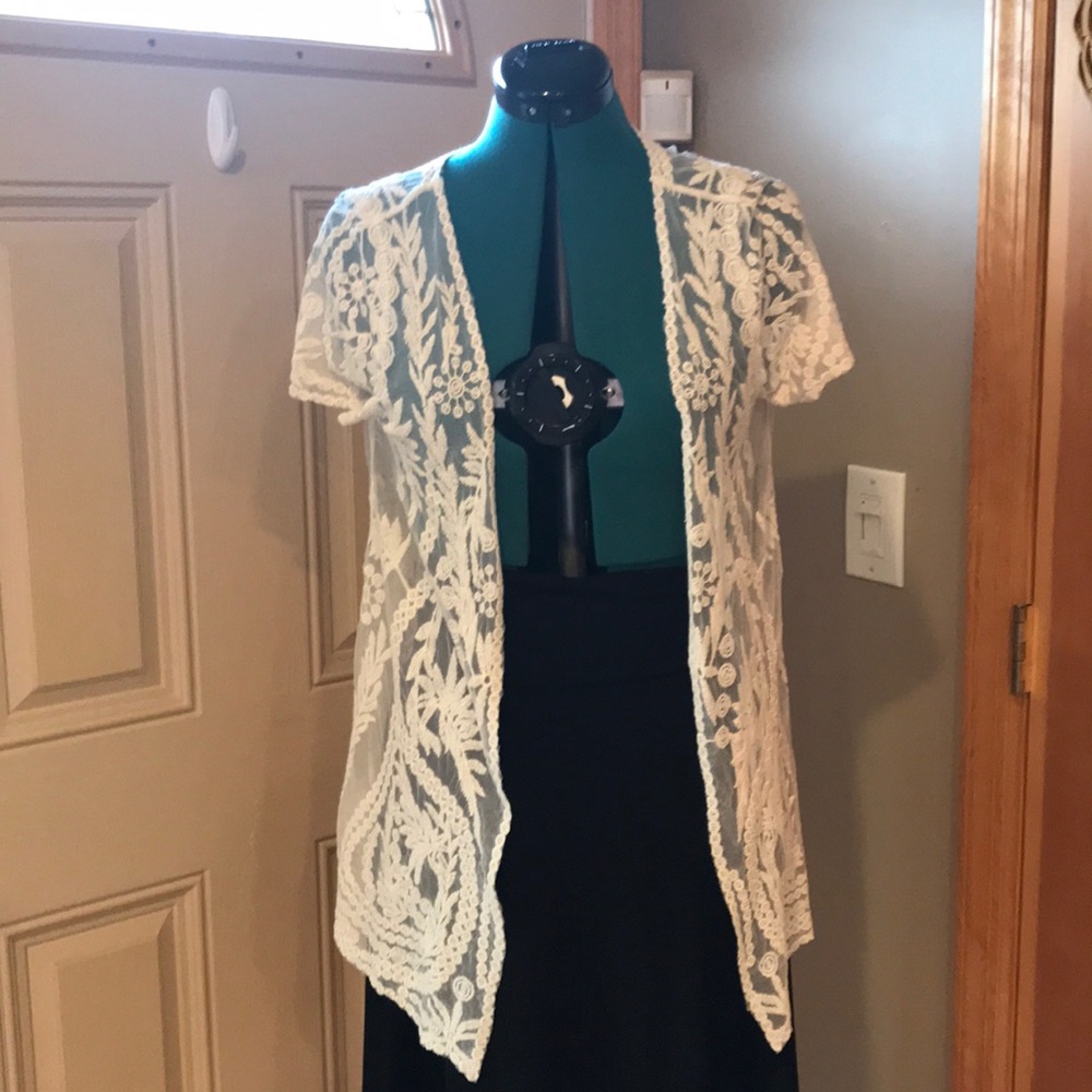 NWT Pixley Ashton Crochet Lace Kimono Size Medium.